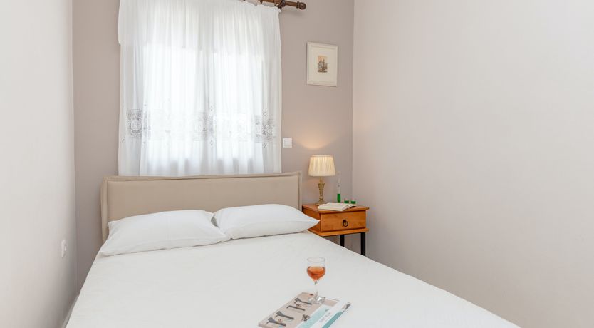 Photo of Naxian Niche