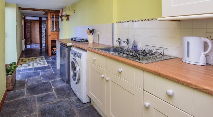 Photo of 2 Bed in Luccombe