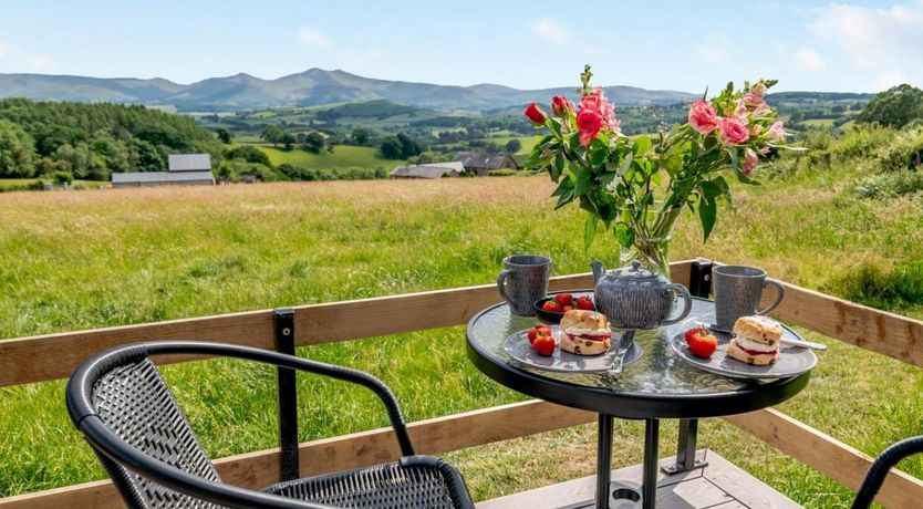 Photo of 1 Bed in Garthbrengy