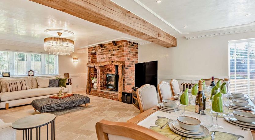 Photo of 6 Bed in Oaken