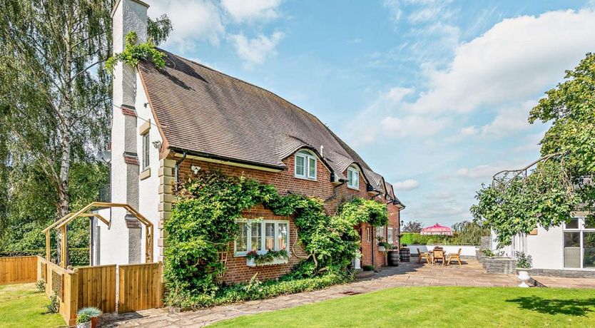 Photo of 6 Bed in Oaken