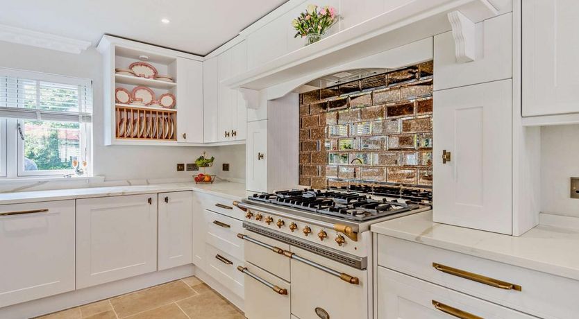 Photo of 6 Bed in Oaken