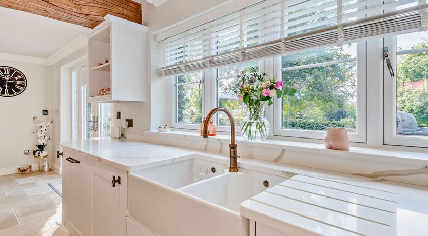 Photo of 6 Bed in Oaken