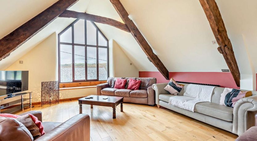 Photo of 7 Bed in Weare Giffard