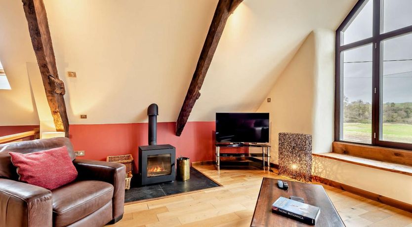 Photo of 7 Bed in Weare Giffard