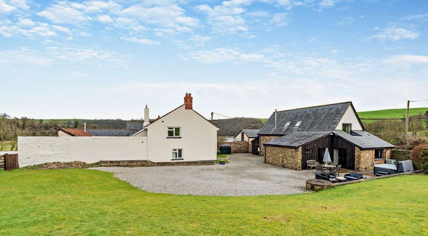 Photo of 7 Bed in Weare Giffard