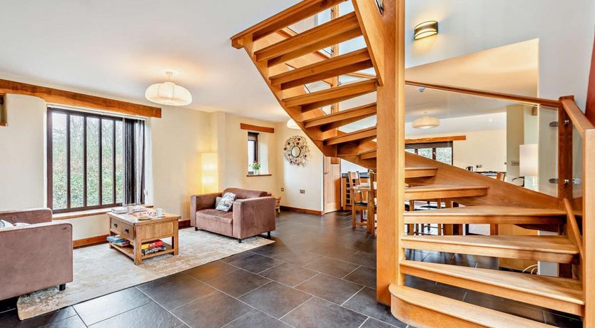 Photo of 7 Bed in Weare Giffard