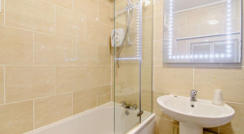 Photo of 3 Bed in Newport