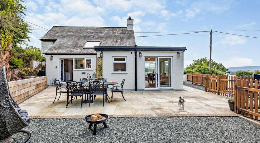 Photo of 2 Bed in Segurinside