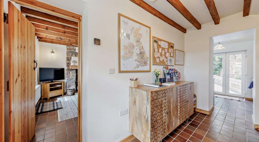 Photo of 2 Bed in Segurinside