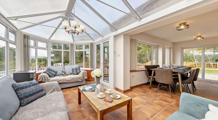 Photo of 2 Bed in Segurinside