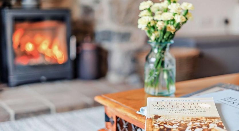 Photo of 2 Bed in Segurinside