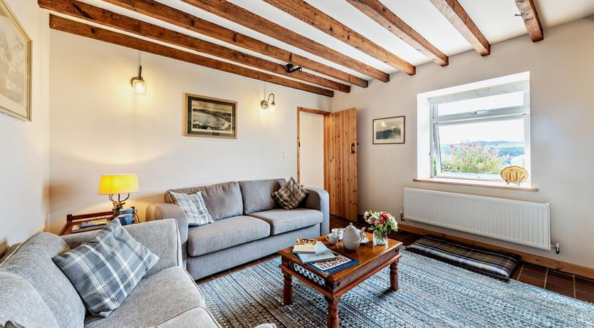 Photo of 2 Bed in Segurinside