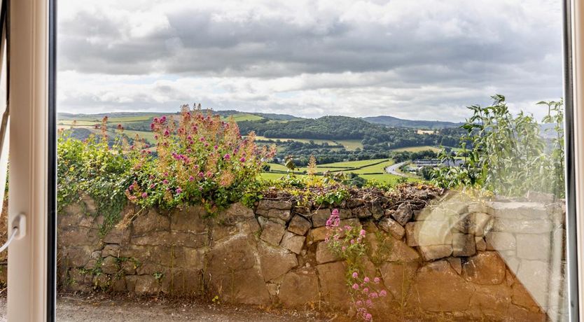 Photo of 2 Bed in Segurinside