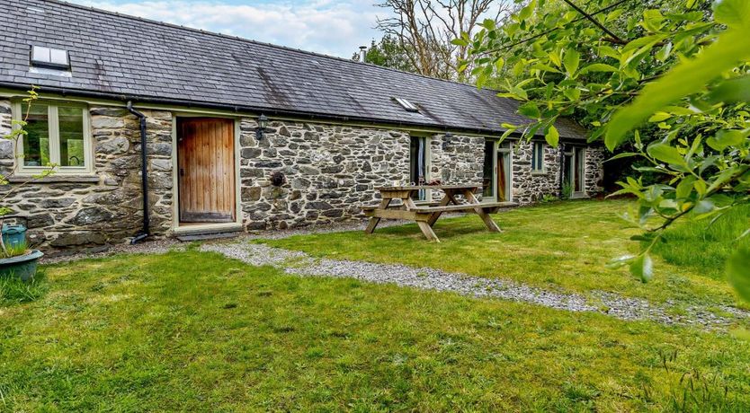 Photo of 2 Bed in Glaspwll