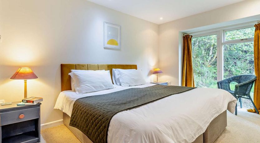 Photo of 2 Bed in Glaspwll