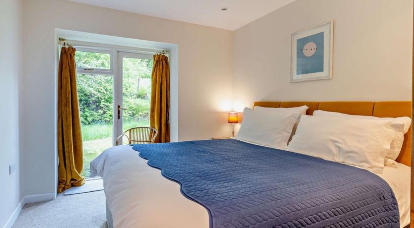 Photo of 2 Bed in Glaspwll