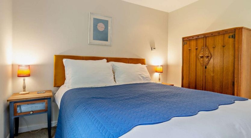 Photo of 2 Bed in Glaspwll