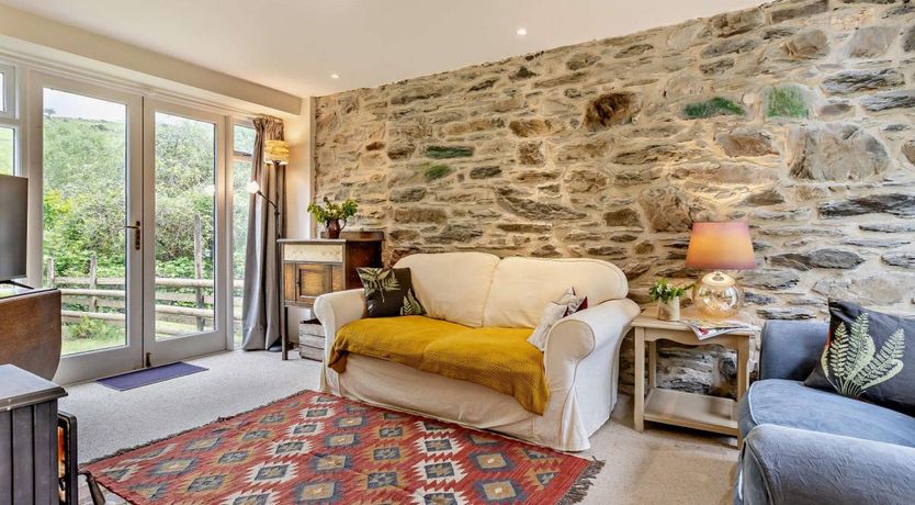 Photo of 2 Bed in Glaspwll