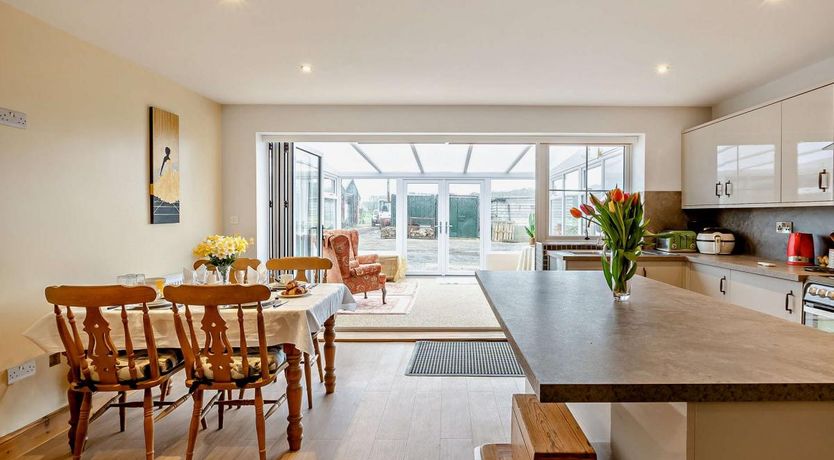 Photo of 2 Bed in North Boarhunt