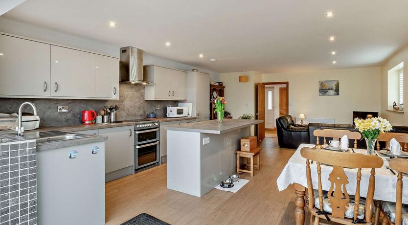 Photo of 2 Bed in North Boarhunt