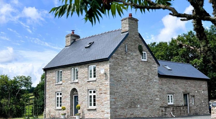 Photo of in Llandefalle (93680)