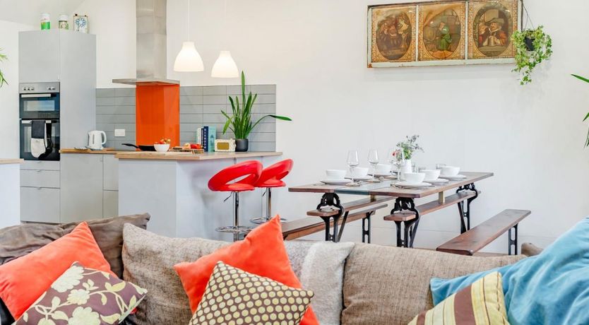 Photo of 4 Bed in Cwmhiraeth