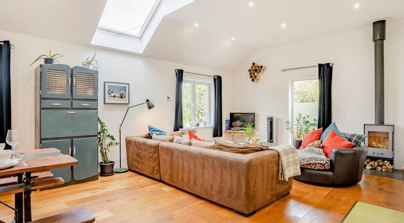 Photo of 4 Bed in Cwmhiraeth