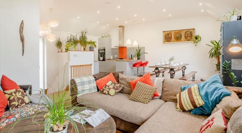 Photo of 4 Bed in Cwmhiraeth