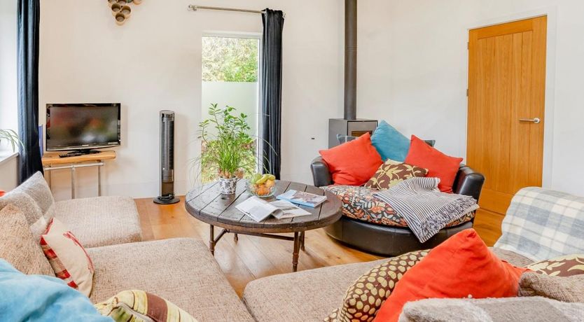 Photo of 4 Bed in Cwmhiraeth