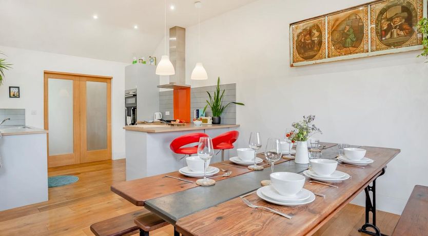 Photo of 4 Bed in Cwmhiraeth