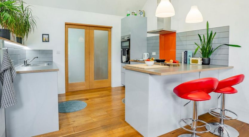 Photo of 4 Bed in Cwmhiraeth