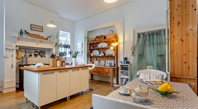 Photo of 3 Bed in Ventnor