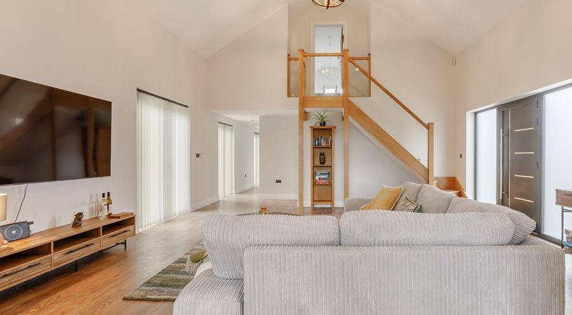 Photo of 4 Bed in Dunstable