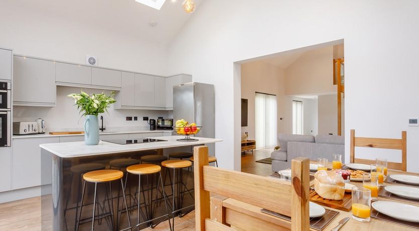 Photo of 4 Bed in Dunstable