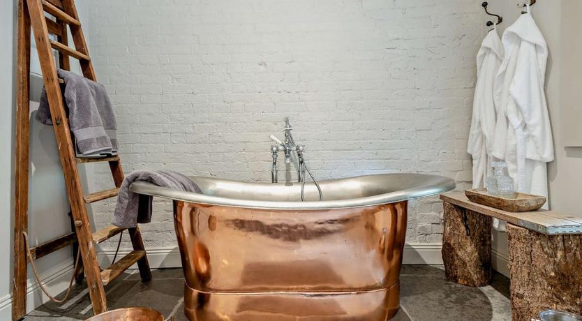 Photo of 1 Bed in Godshill