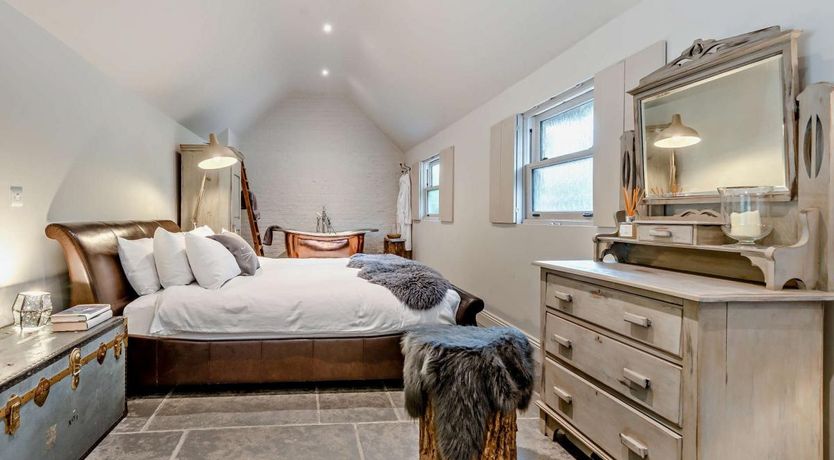 Photo of 1 Bed in Godshill