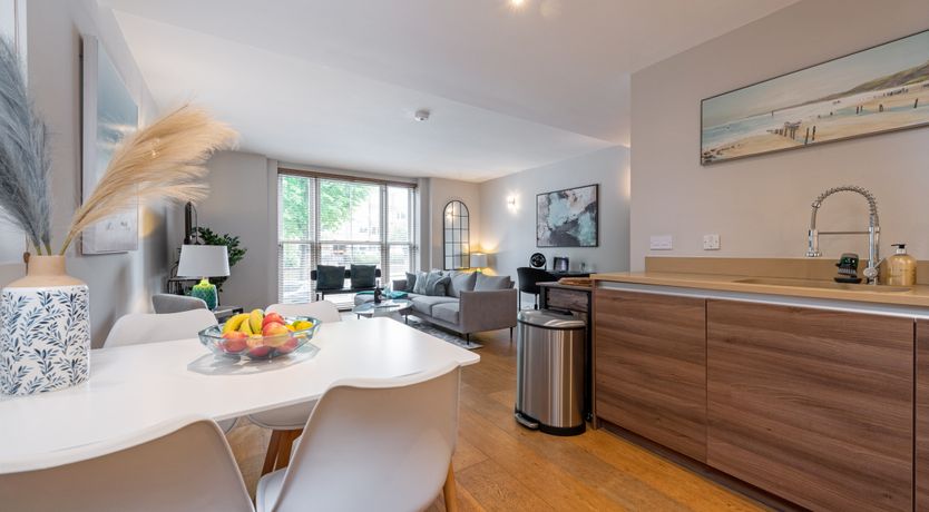 Photo of Gilded Rainbow