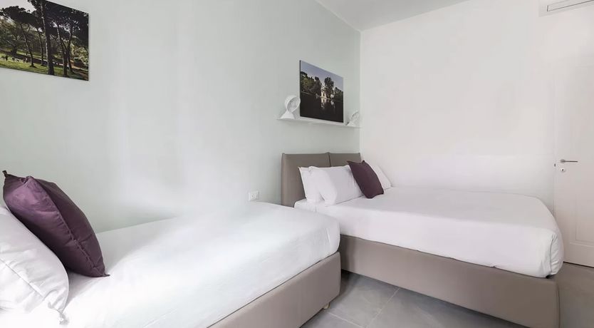 Photo of Roman Pomes