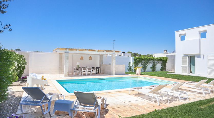 Photo of Olive Whisper