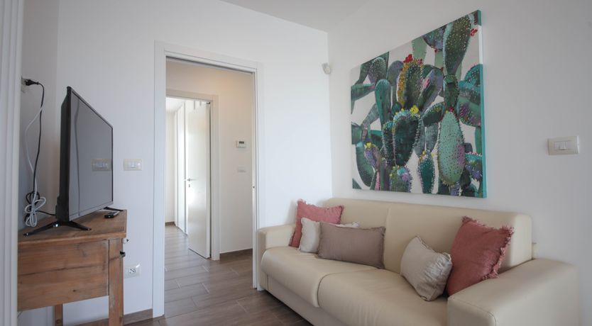 Photo of Olive Whisper