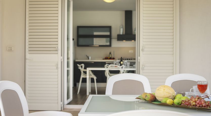 Photo of Olive Whisper