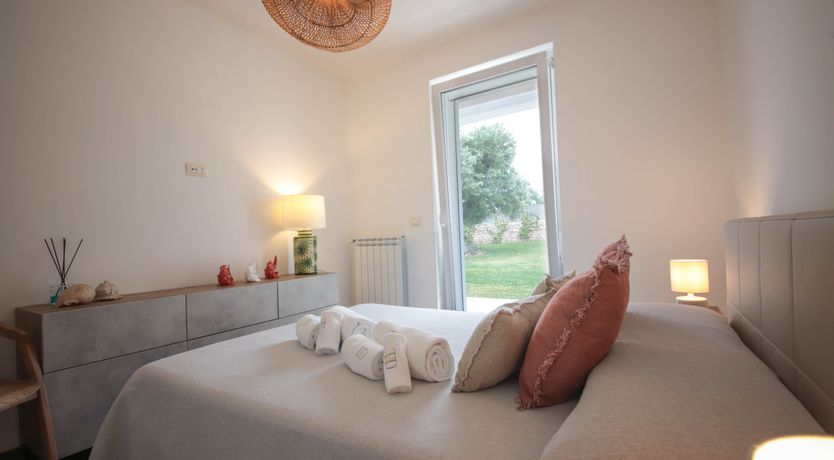 Photo of Olive Whisper