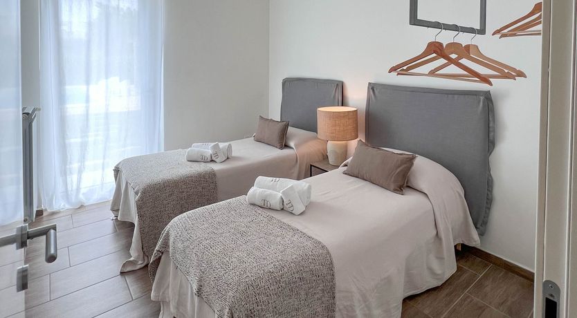 Photo of Olive Whisper