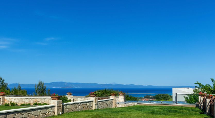 Photo of Luxury in the Hills