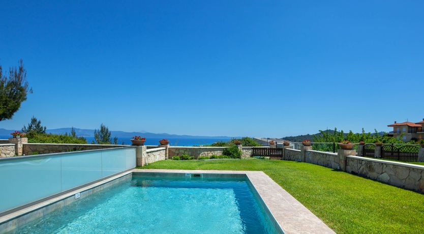 Photo of Luxury in the Hills