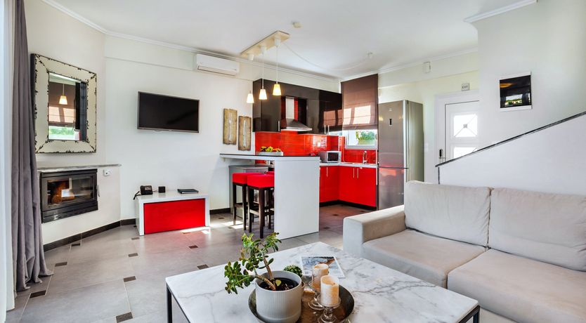 Photo of Luxury in the Hills