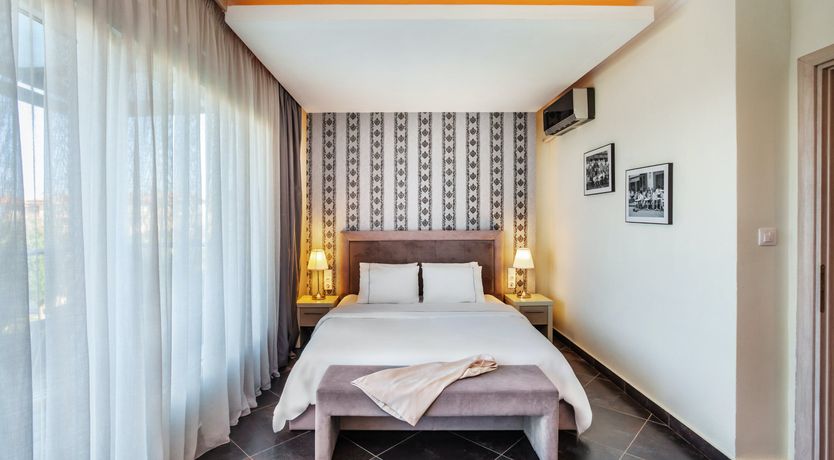 Photo of Luxury in the Hills