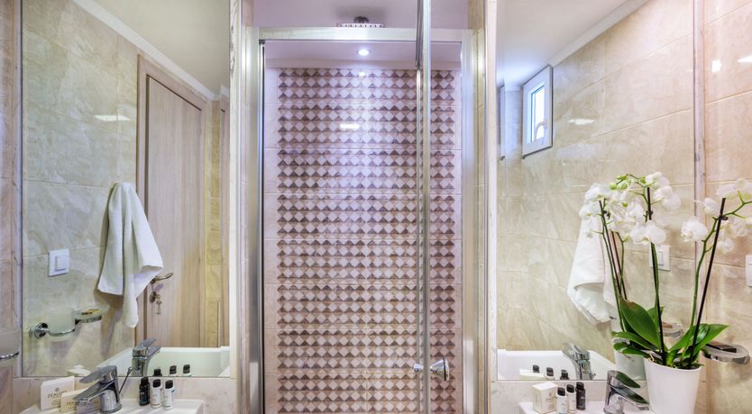 Photo of Luxury in the Hills