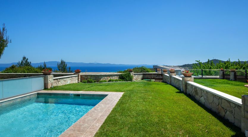 Photo of Luxury in the Hills